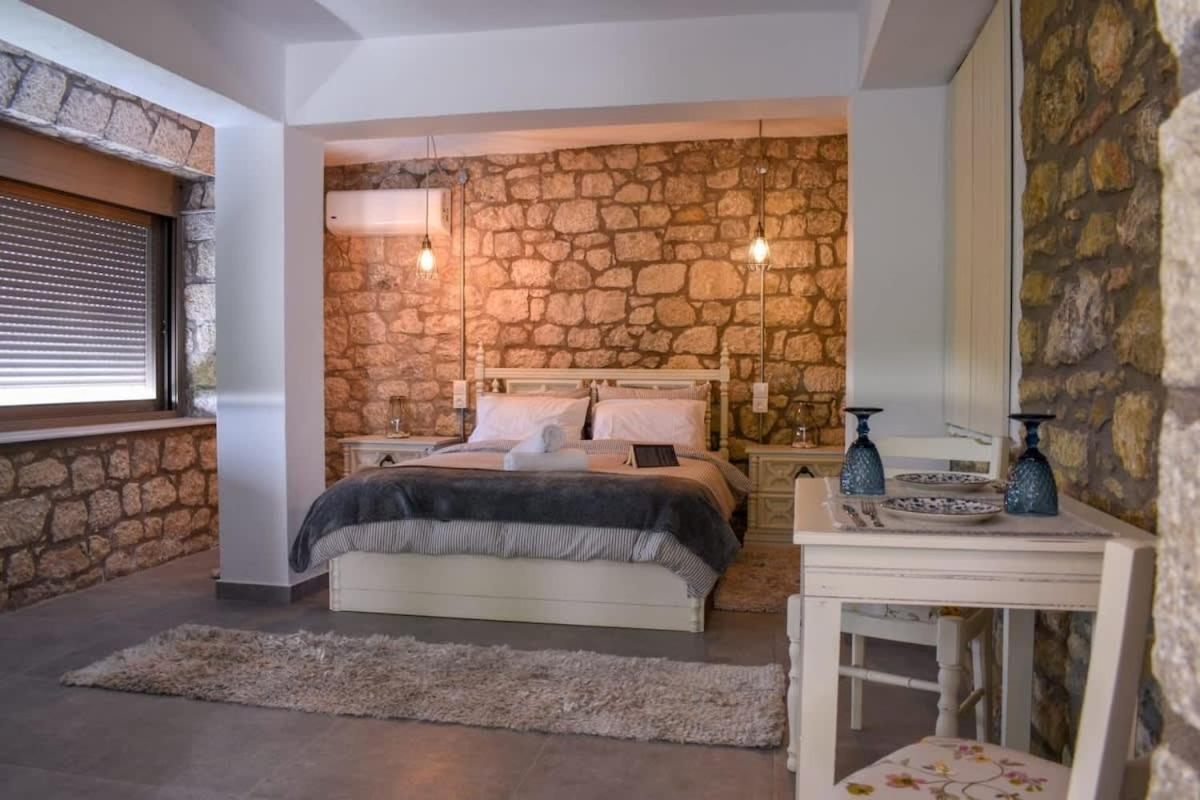 Coastal Stone Hideaway With Stunning Scenery Villa Kitriai Bagian luar foto